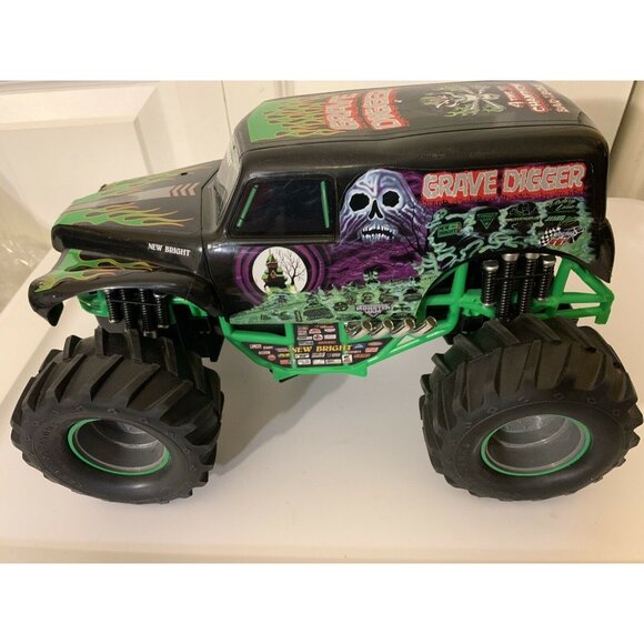 New Bright 1:10 RC 9.6V Monster Jam Grave Digger Truck No remote Crawler Rare - Picture 5 of 11